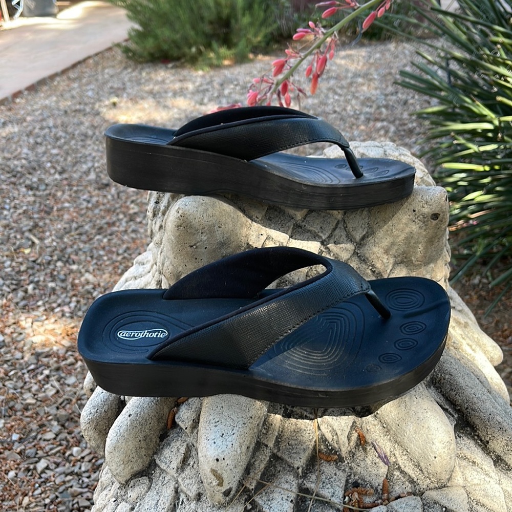 Aerothotic Black Thong Sandals 5.5